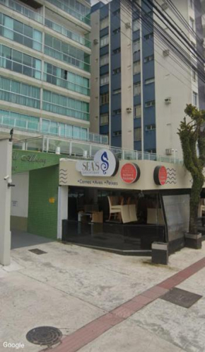 Apartamento na orla da praia